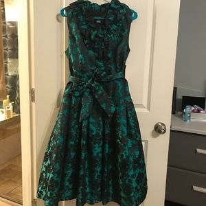 Jessica Howard, size 12 green/black dress, ruffle